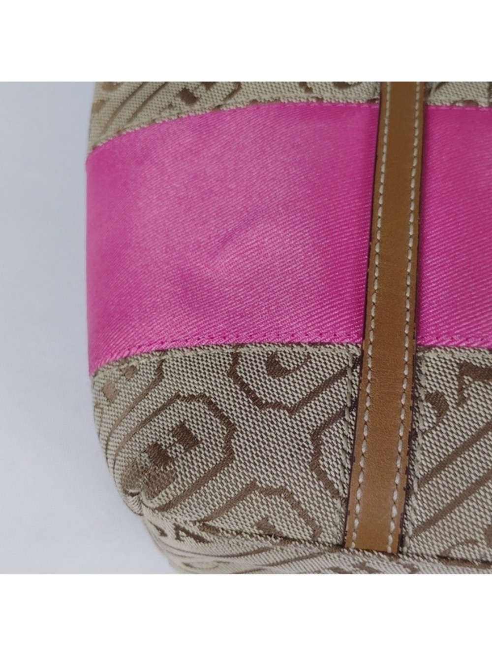Coach Signature Logo Canvas Tote
Handbag. - Picture 11 of 16
